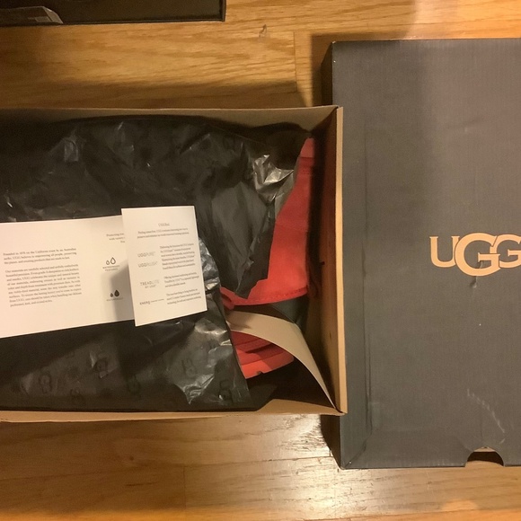 Mens Red UGG Suede Chukka Boots Size 11 - Picture 13 of 15